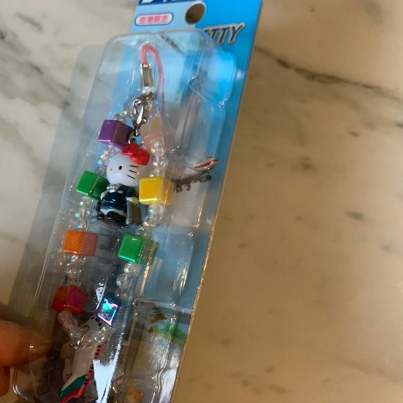 Vintage 2001 Hello Kitty Airport Cellphone charm - Picture 5 of 9